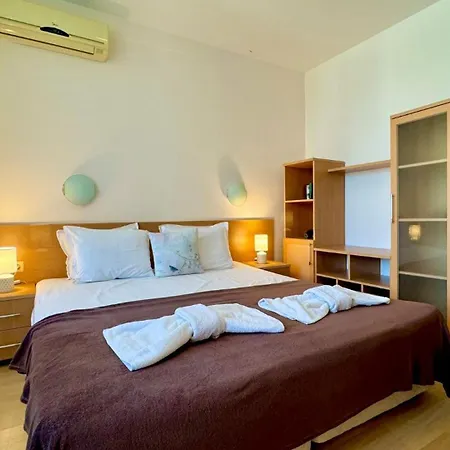 Bratanov Trakia * ساني بيتش